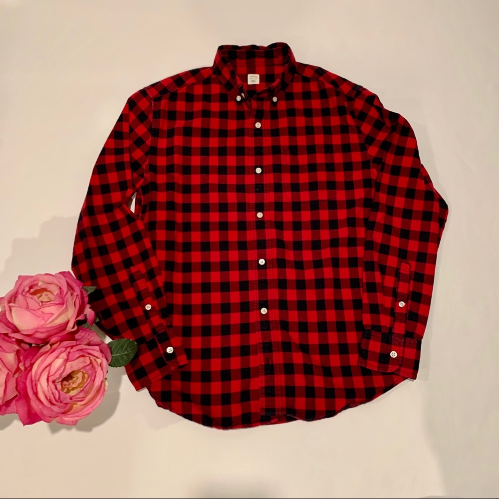 Slim midweight flannel shirt in buffalo check.